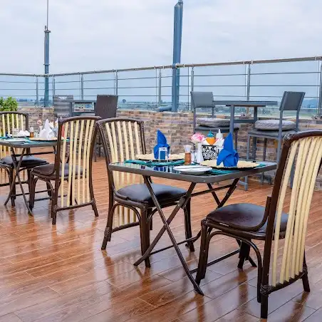 Buraha Zenoni Hotel & Resort